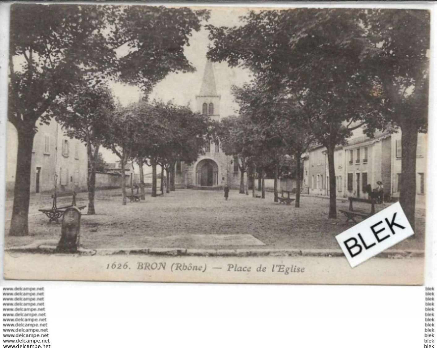69 .  Rhone : Bron  :  Place De L ' église . - Bron