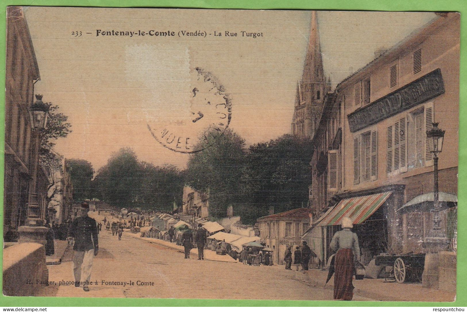 Rare CPA Colorisé FONTENAY Le COMTE La Rue Turgot Jour De Marché Abimé 85 Vendée - Fontenay Le Comte