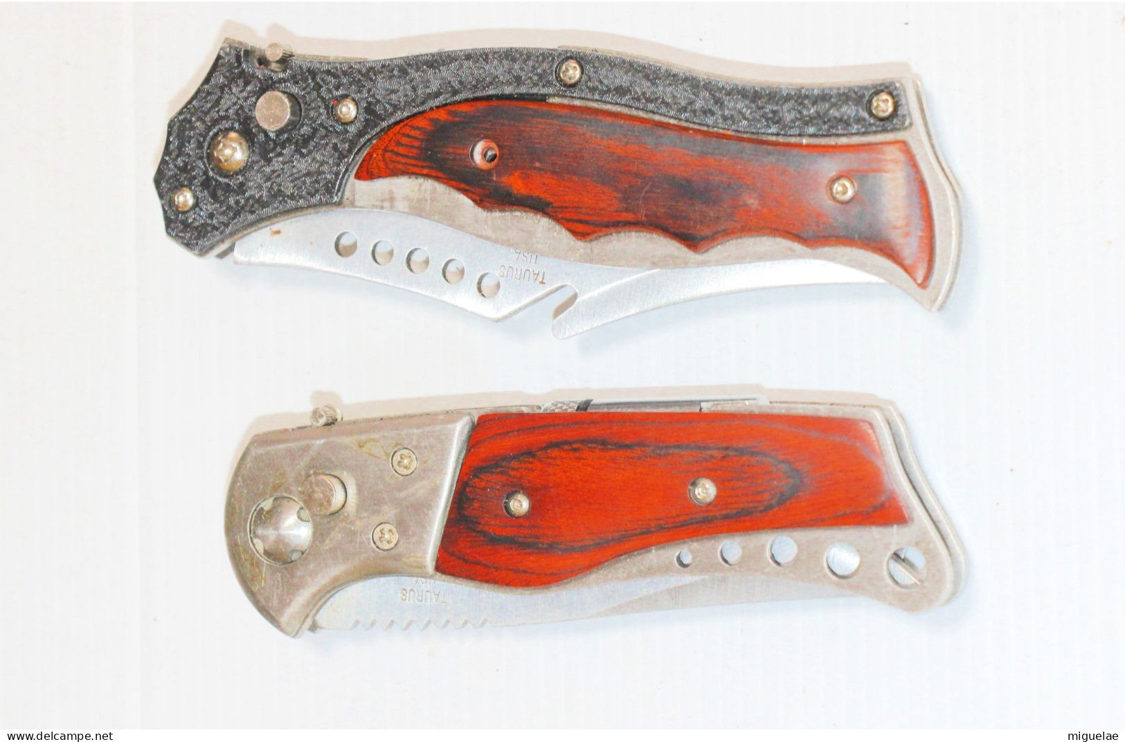 Paire De Couteaux à Ouverture Automatique De La Marque Américaine Taurus - Knives/Swords