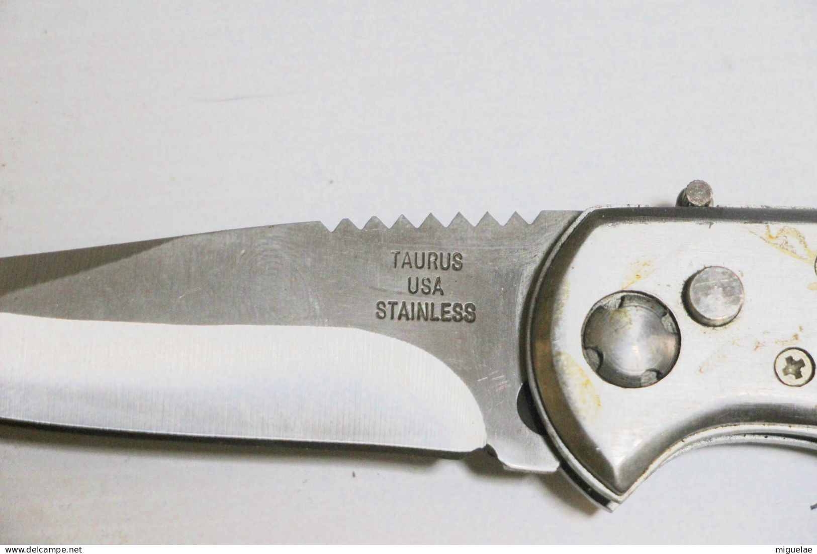 Paire De Couteaux à Ouverture Automatique De La Marque Américaine Taurus - Armes Blanches