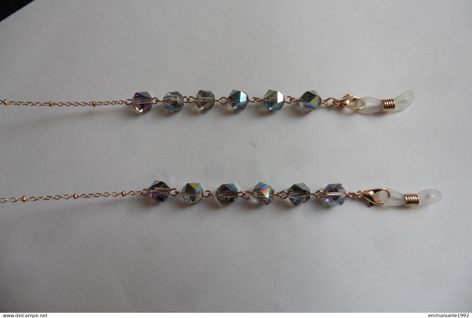 Cordon Chaine à Lunettes Métal Doré Et Cristaux Bleu Gris Irisé Reflets Aurore Boréale - Necklaces/Chains