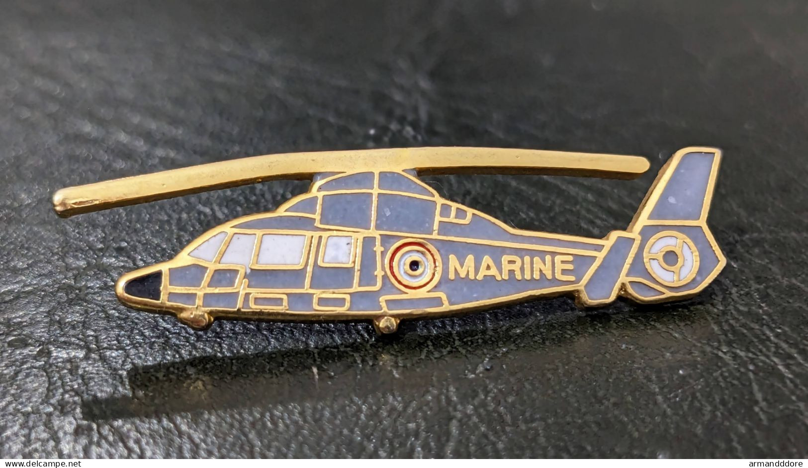 N Pins Pin's Insigne Militaire Helicoptere Sud-aviation SA365 Dauphin Marine Nationale Badge Patch Tres Bon état - Beau - Militair & Leger
