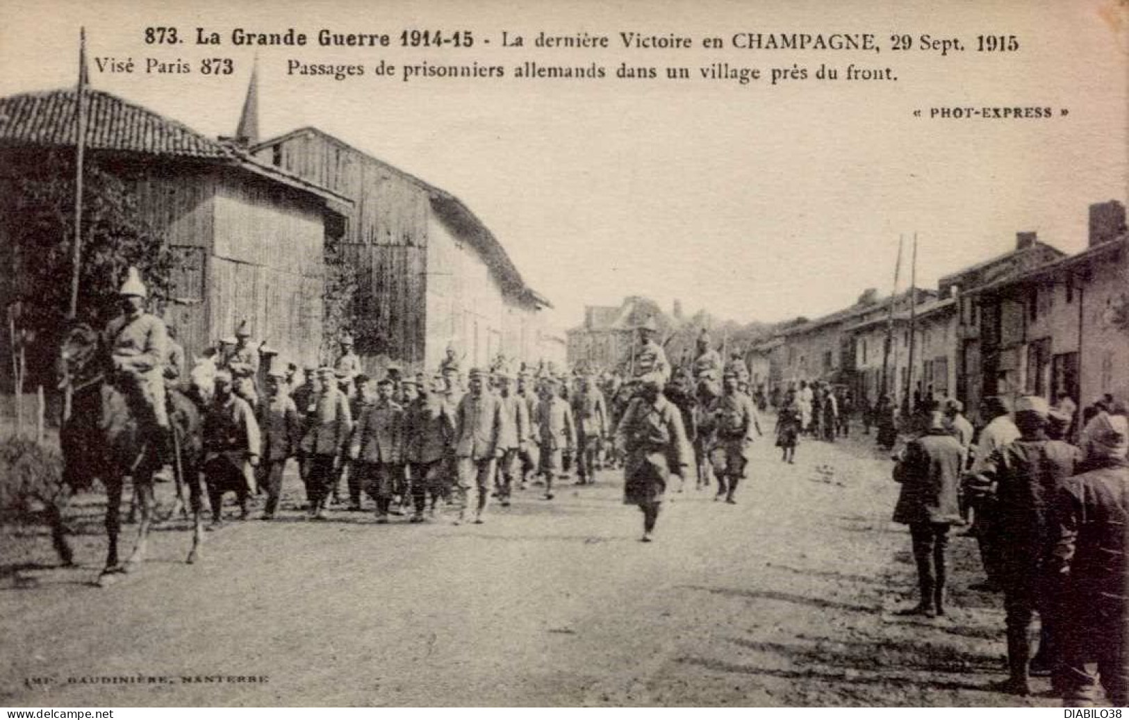 LA GRANDE GUERRE 1914 _ 15 . LA DERNIERE VICTOIRE EN CHAMPAGNE, 20 SEPT. 1915. PASSAGES DE PRISONNIERS ALLEMANDS - War 1914-18