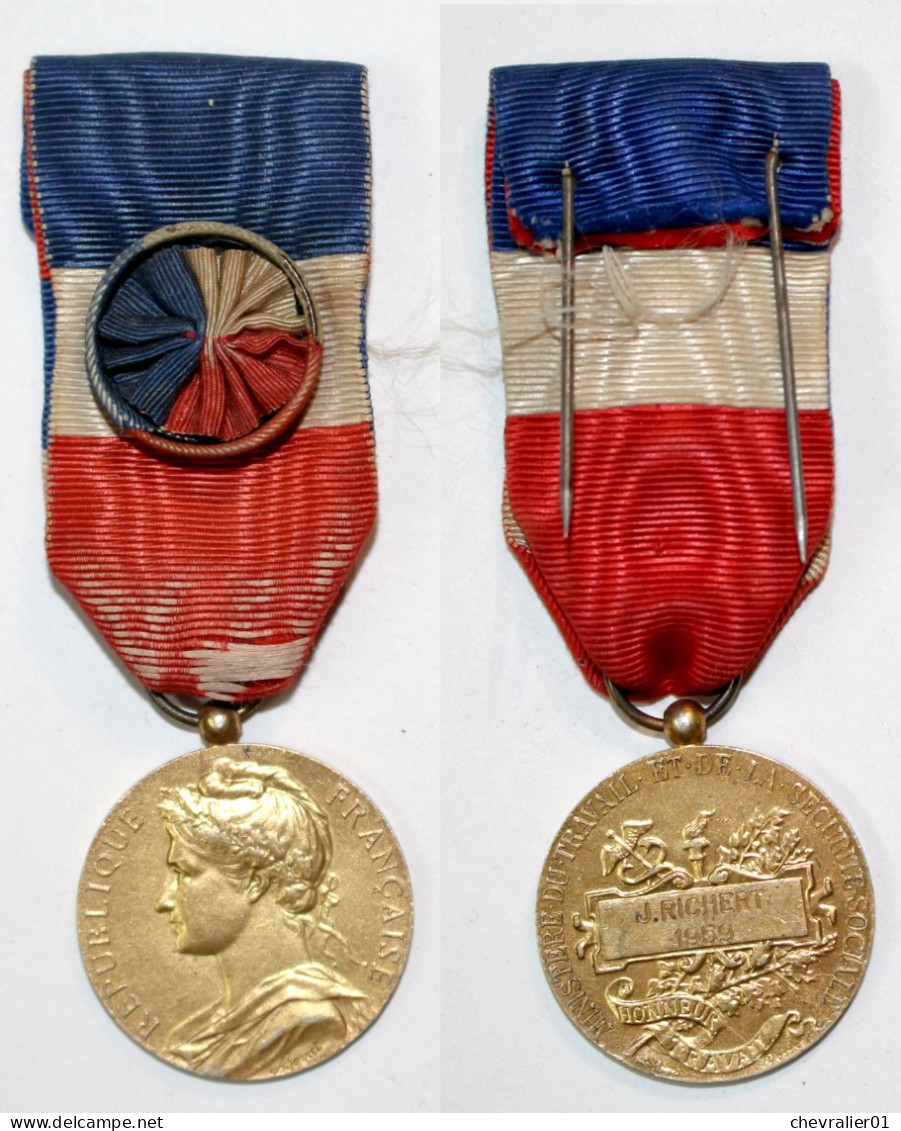 Médaille Civile-FR_002c_Ministère Du Travail Et Sécurité Sociale_Vermeil_30 Ans_1959_21-14-3 - Professionals / Firms