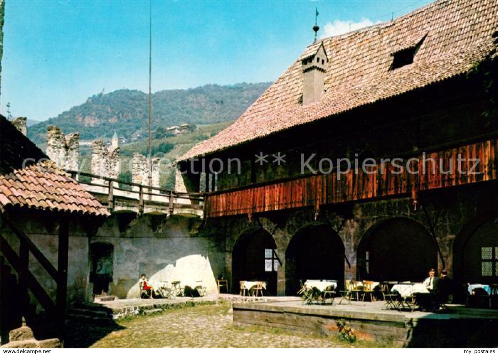 73628535 Bozen Suedtirol Schloss Runkelstein Schlosshof Mit Scheffelfenster Und  - Otros & Sin Clasificación