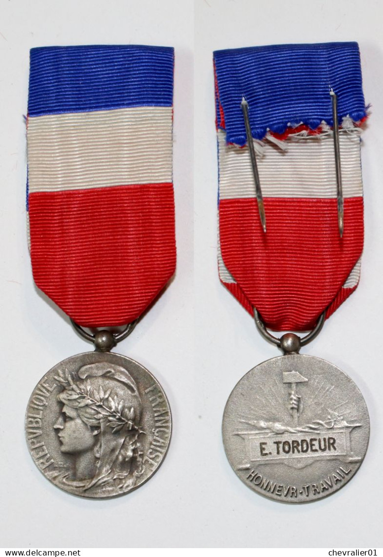 Médaille Civile-FR_003d_Honneur Et Travail_Argent_20 Ans_Tordeur_21-03-3 - Professionnels / De Société