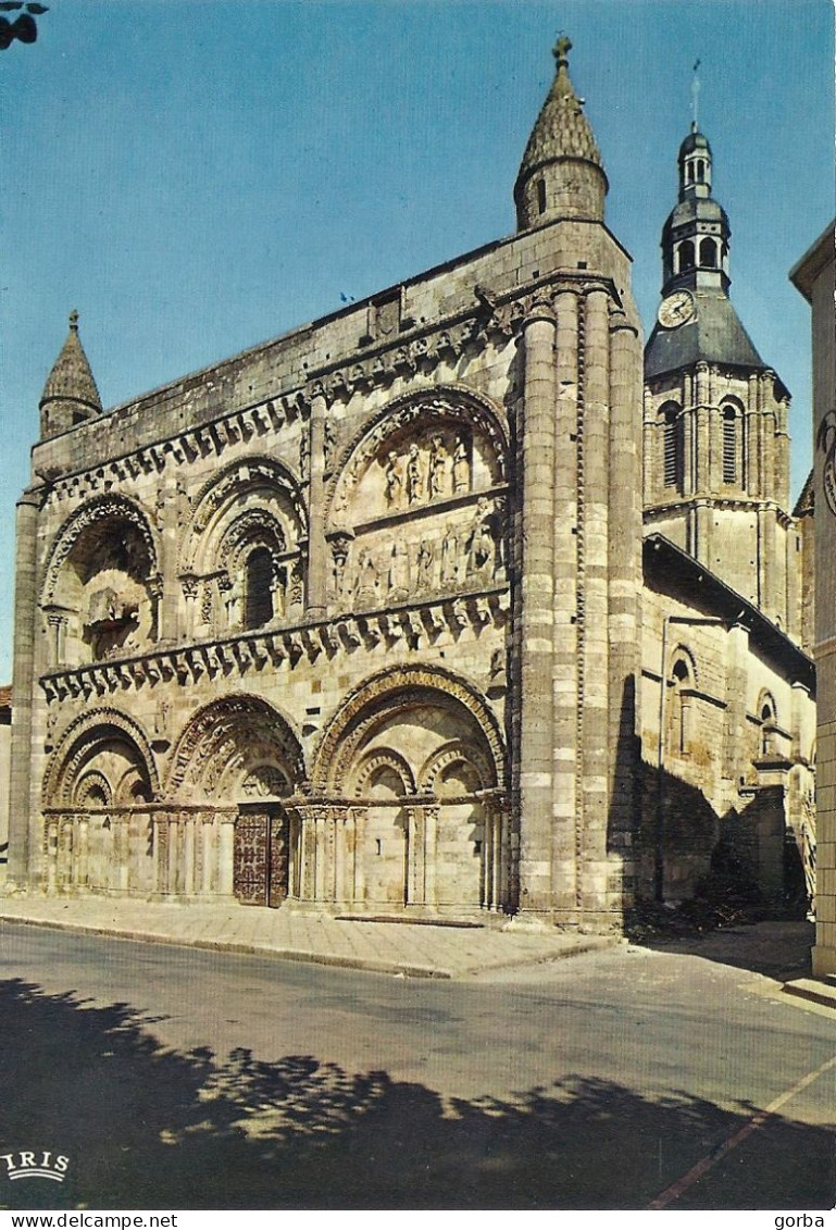 *CPM - 86 - CIVRAY - Façade De L'église Saint Nicolas - Sonstige & Ohne Zuordnung