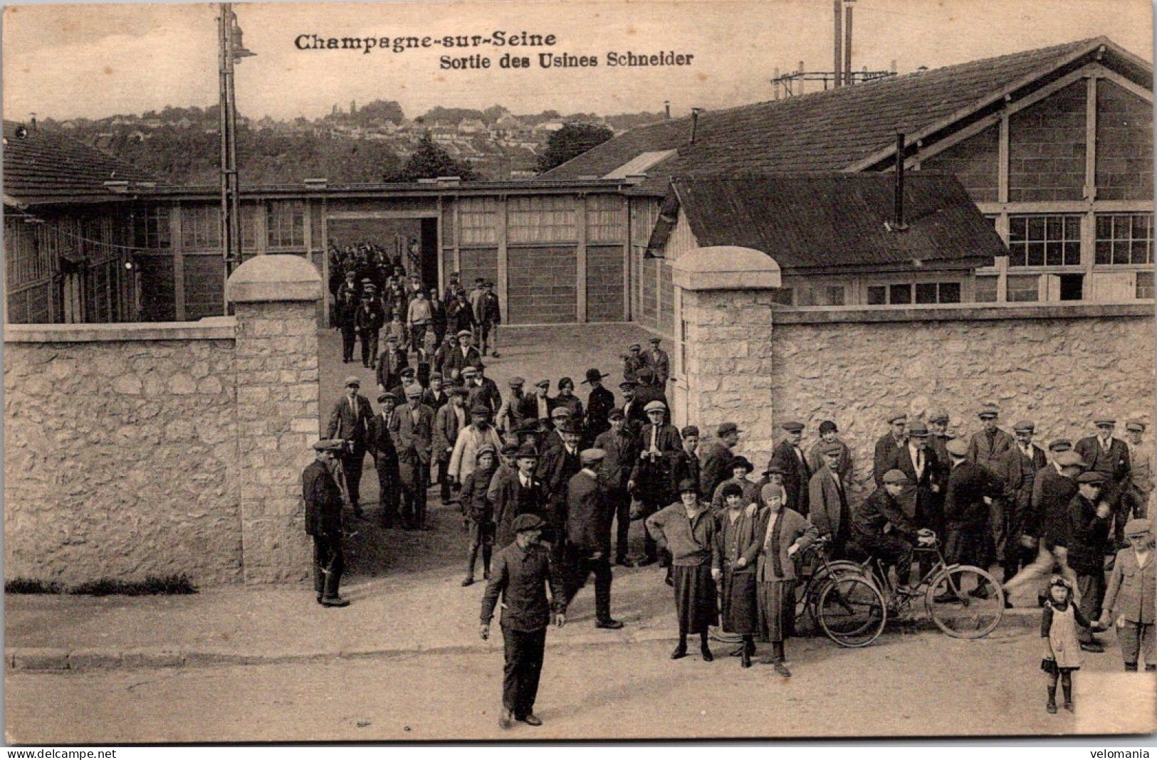 S16362 Cpa 77 Champagne Sur Seine - Sortie Des Usines Schneider - Champagne Sur Seine