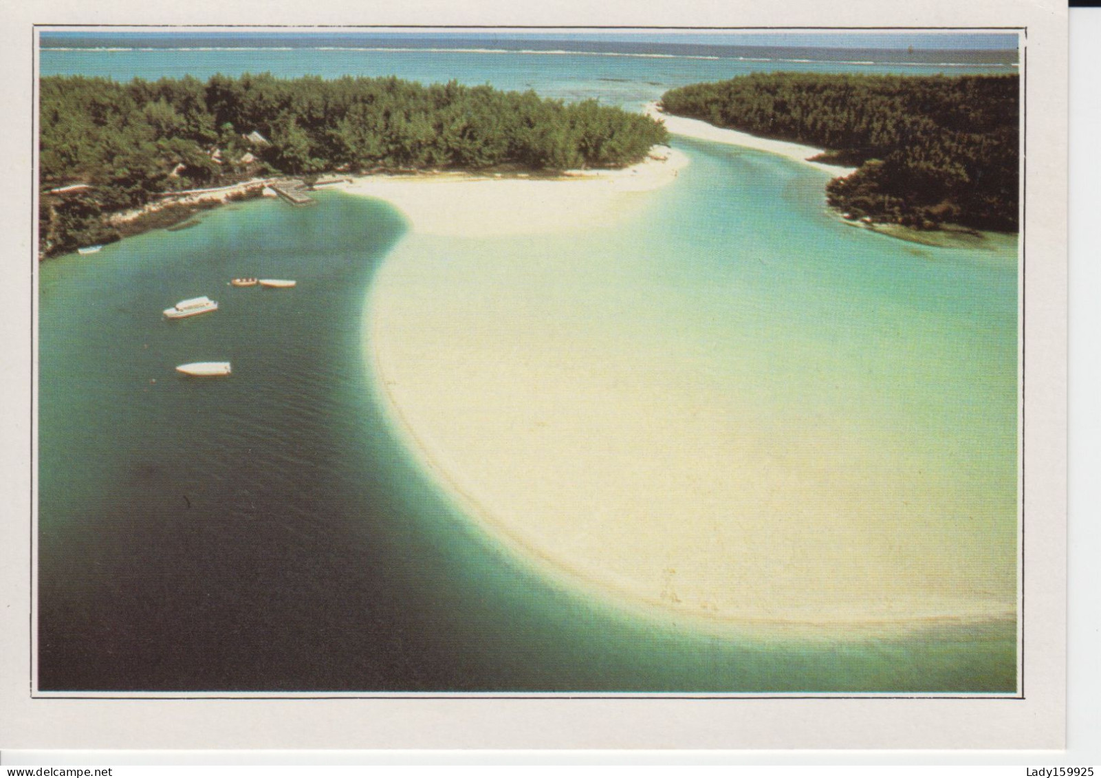 Ile Maurice Trou Aux Biches,  Barques Blanches Eaux Bleutée CM 2 Scans - Maurice