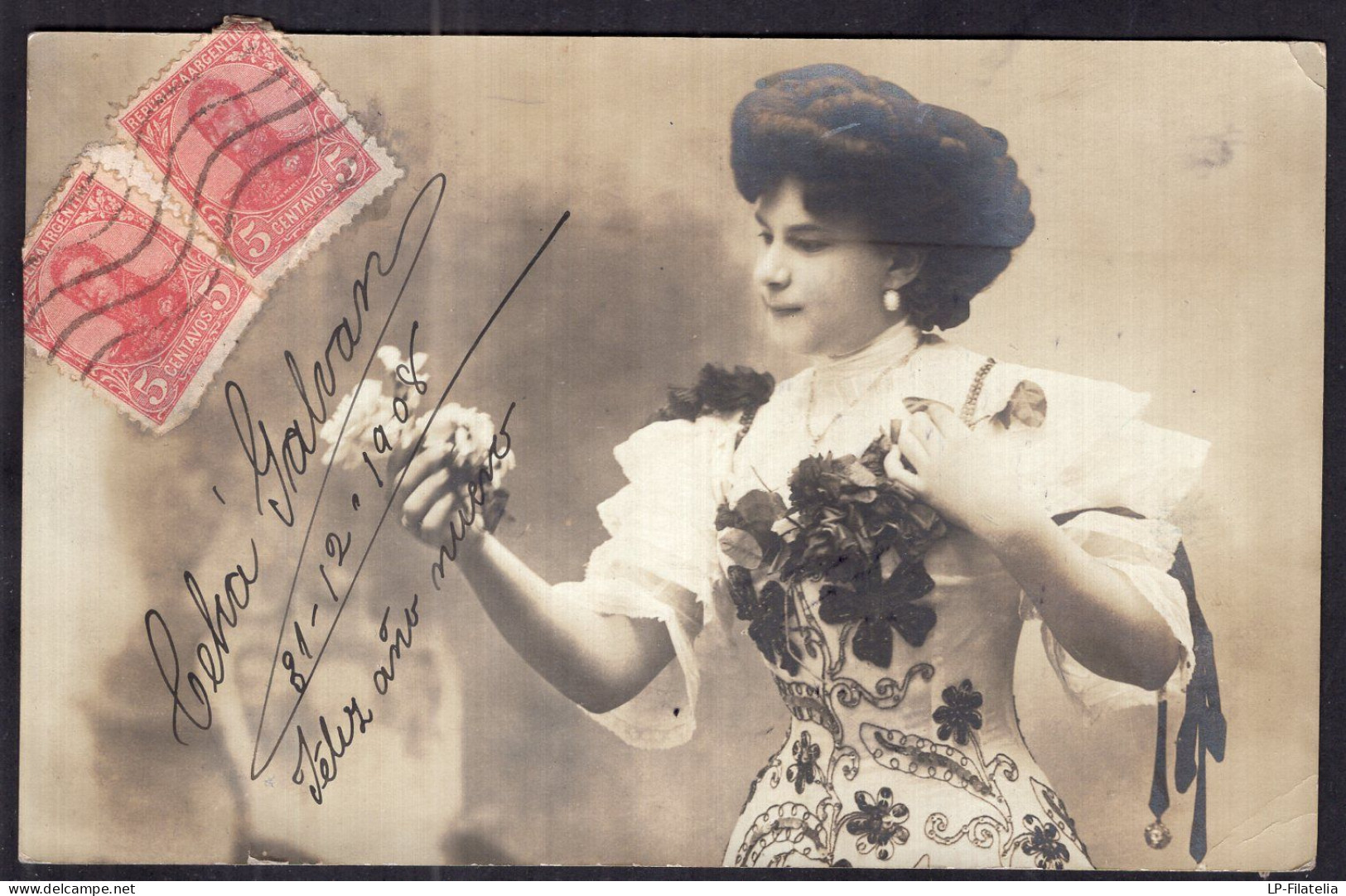 Uruguay - 1908 - Femme - Femme Posant Avec Un Bouquet De Fleurs - Women