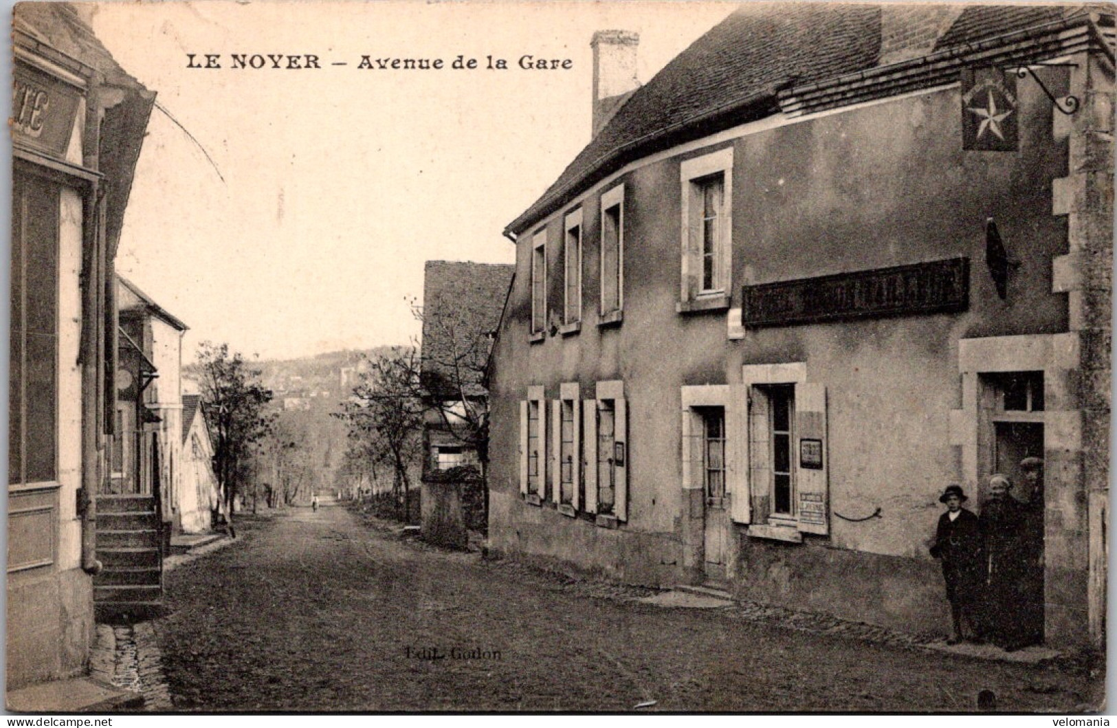 S16392 Cpa 18 Le Noyer - Avenue De La Gare - Autres & Non Classés