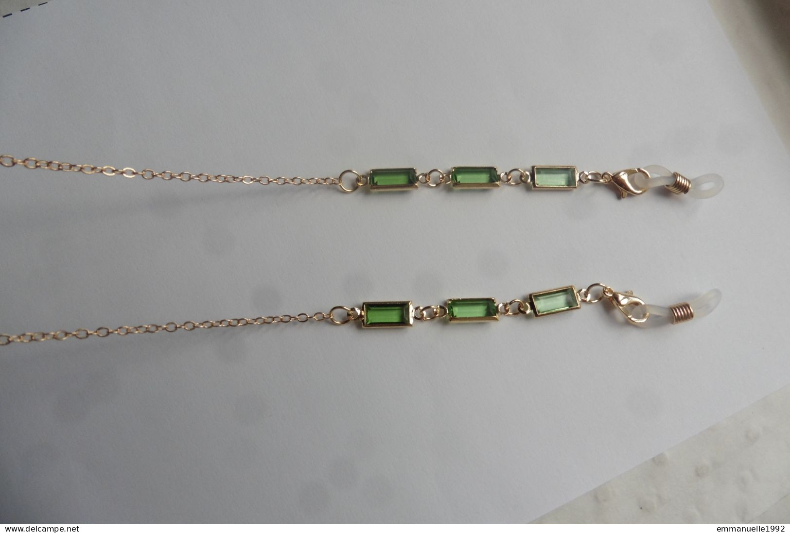 Cordon Chaine à Lunettes En Métal Doré Et Cristaux Verts En Rectangle Fantaisie - Halsketten