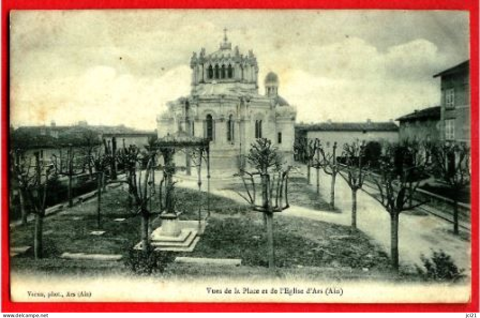 01 - ARS (AIN) VUE DE LA PLACE ET DE L'EGLISE - CPA (189)_CP81 - Ars-sur-Formans