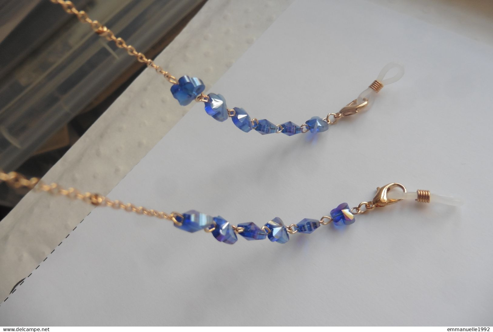 Cordon Chaine à Lunettes Métal Doré Et Papillons Cristaux Bleu Irisé Fantaisie à Reflets - Necklaces/Chains