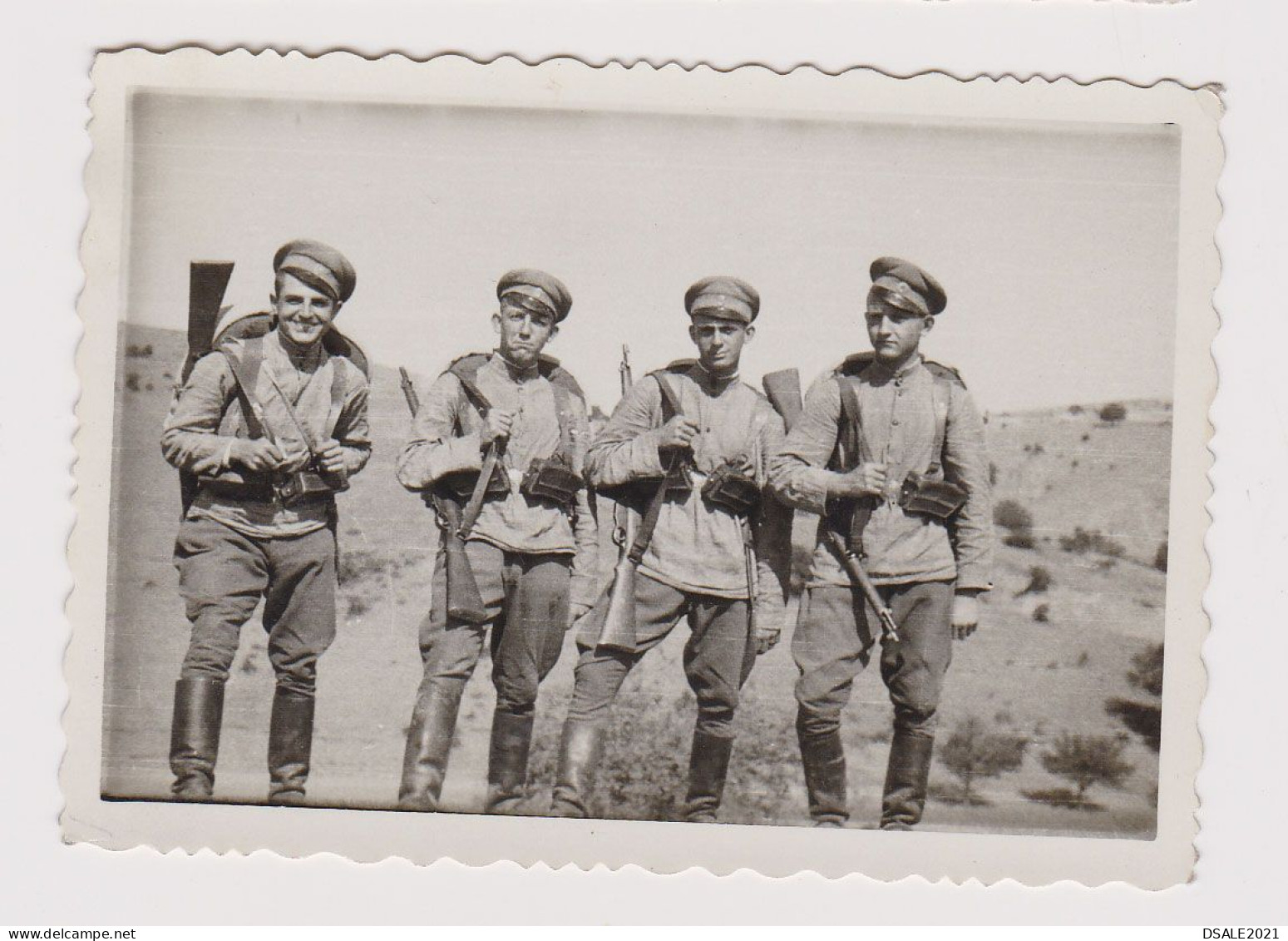 Ww2 Bulgaria Bulgarian Military Soldiers Full Armed, Rifle, Ammo Pouch, Field Scene, Orig Photo 8.6x6.1cm. (68719) - War, Military