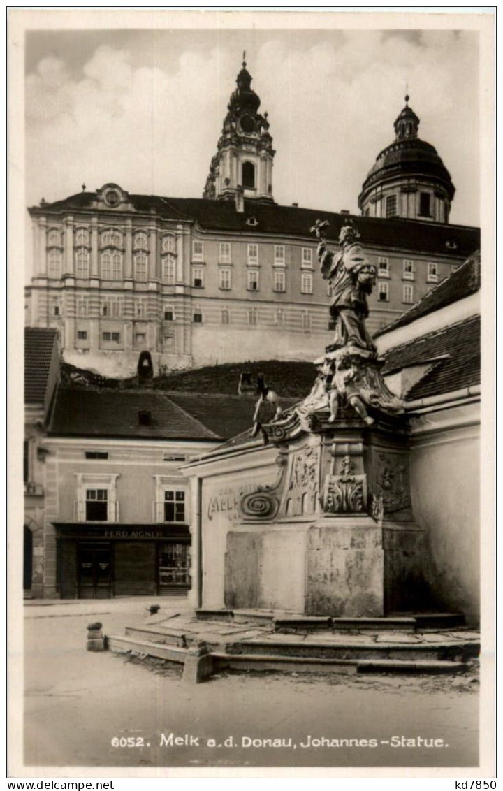 Melk A D Donau - Johannes Statue - Melk