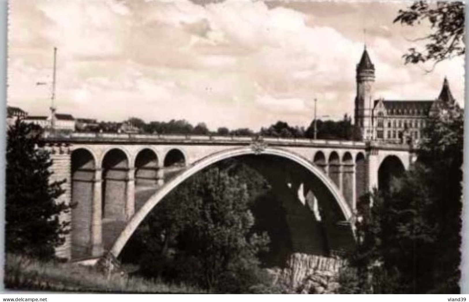 LUXEMBOURG. - Pont Adolphe, Caisse D'épargne  -  Non Circulée.  Carte 14 X 9 Cm.  Carte De Fabrication Suisse - Luxemburg - Stad
