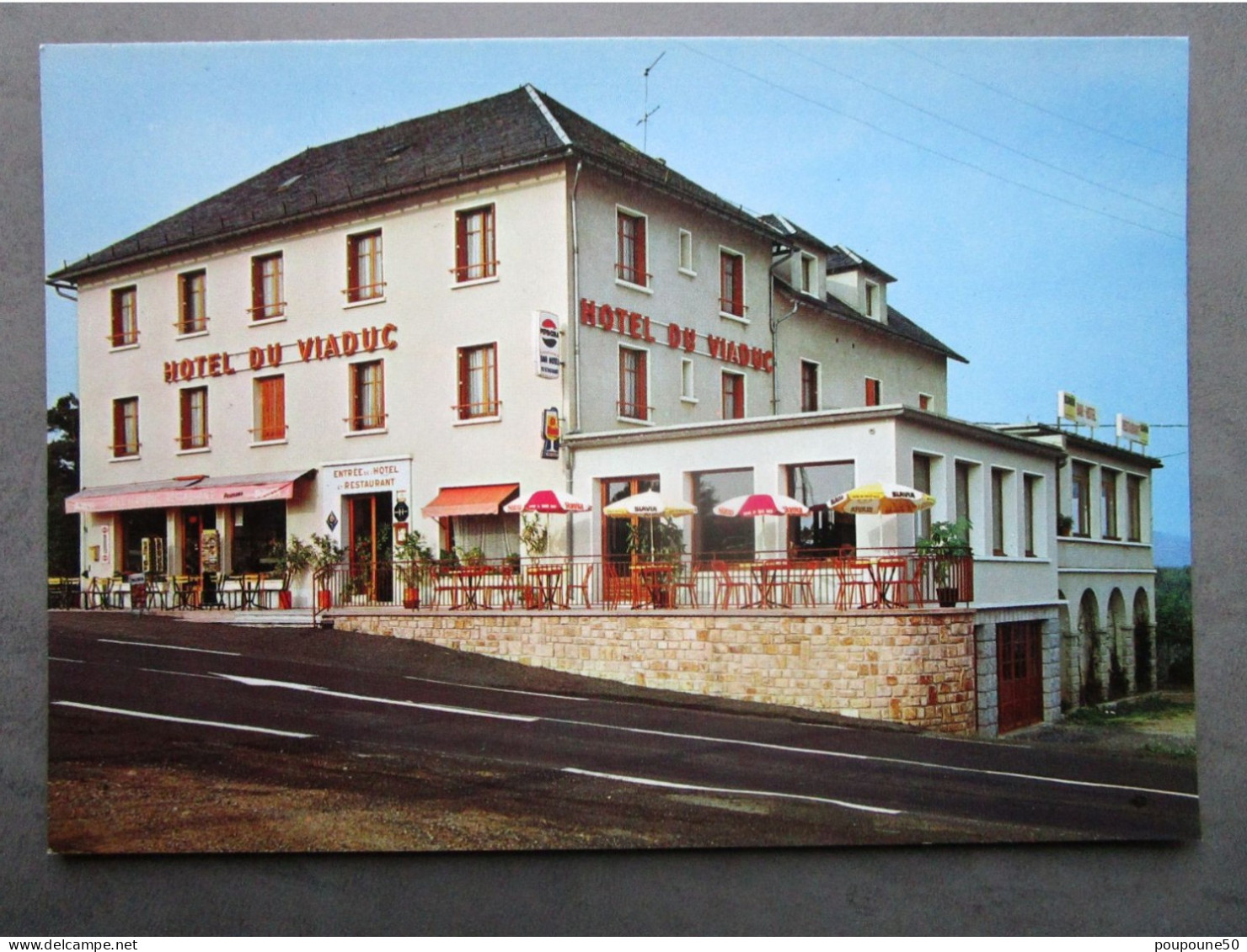 CP 15 Cantal GABARIT Sur La R.N. 9 LOUBARESSE  - Hôtel Du VIADUC  Panorama Sur Le Lac Et Le Viaduc 1970 - Murat