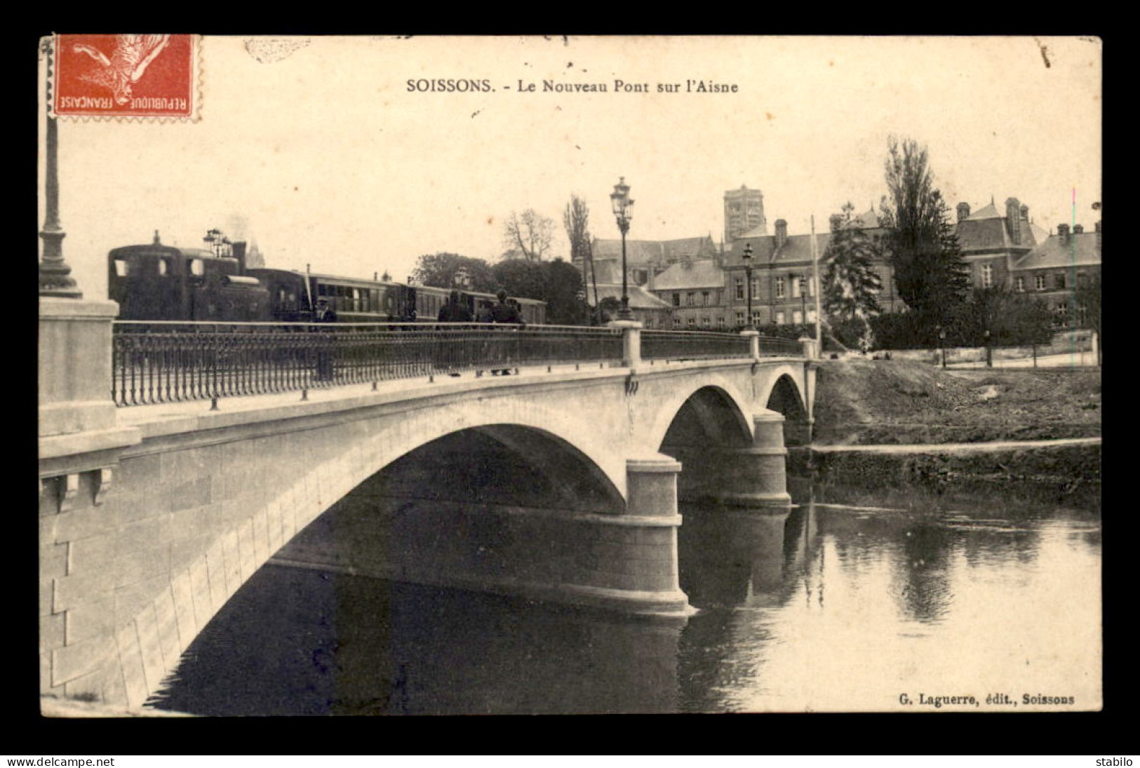 02 - SOISSONS - TRAIN SUR LE NOUVEAU PONT DE CHEMIN DE FER - Soissons