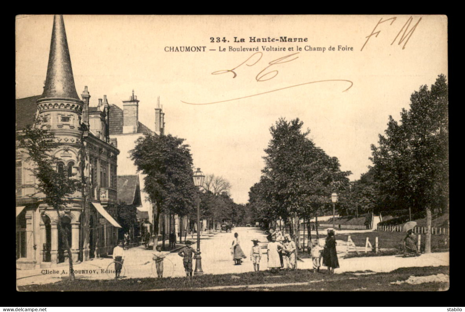 52 - CHAUMONT - LE BOULEVARD VOLTAIRE ET LE CHAMP DE FOIRE - Chaumont