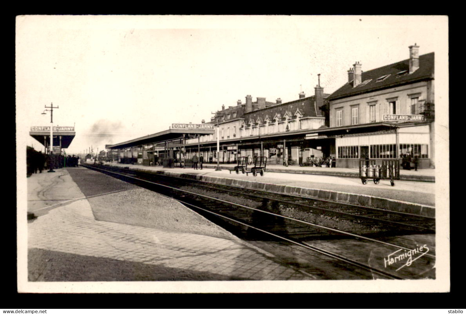 54 - JARNY - LES QUAIS DE LA GARE DE CHEMIN DE FER - Jarny