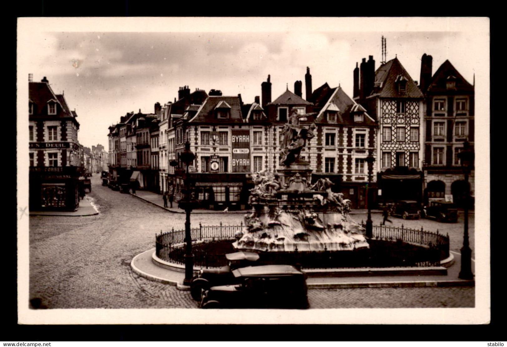 80 - ABBEVILLE - PLACE ET RUE DU MARECHAL FOCH - Abbeville