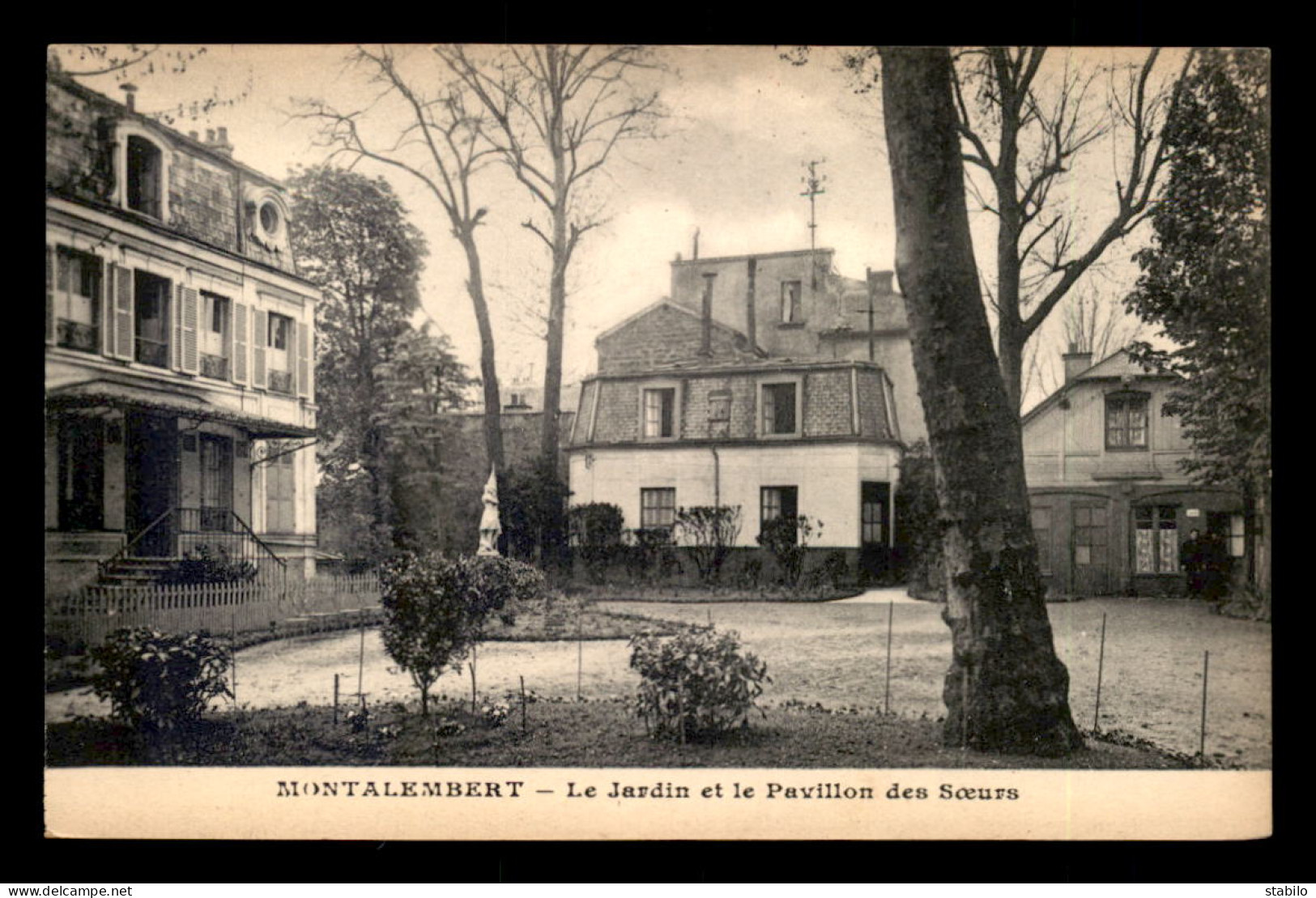 92 - COURBEVOIE - MONTALEMBERT EN 1925 - LE JARDIN ET LE PAVILLON DES SOEURS - Courbevoie