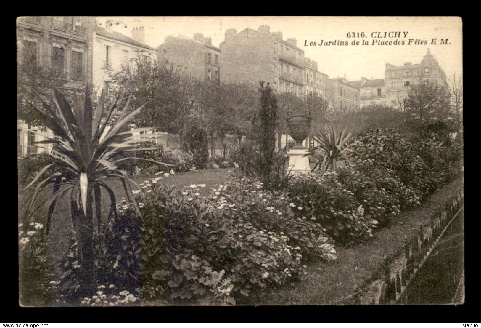 92 - CLICHY - LES JARDINS DE LA PLACE DES FETES - Clichy