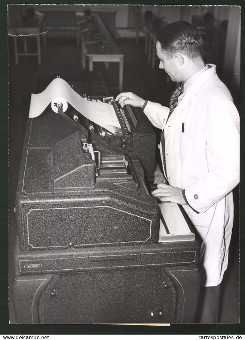 Fotografie Volkszählung In Deutschland, Zählmaschine Des Statistischen Reichsamtes In Berlin 1939  - Berufe