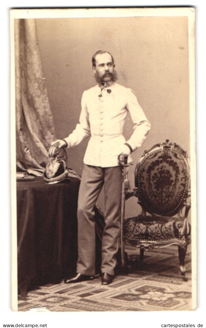 Fotografie L. Angerer, Wien, Portrait Kaiser Franz Josef Von Österreich In Uniform Mit Raupenhelm  - Famous People