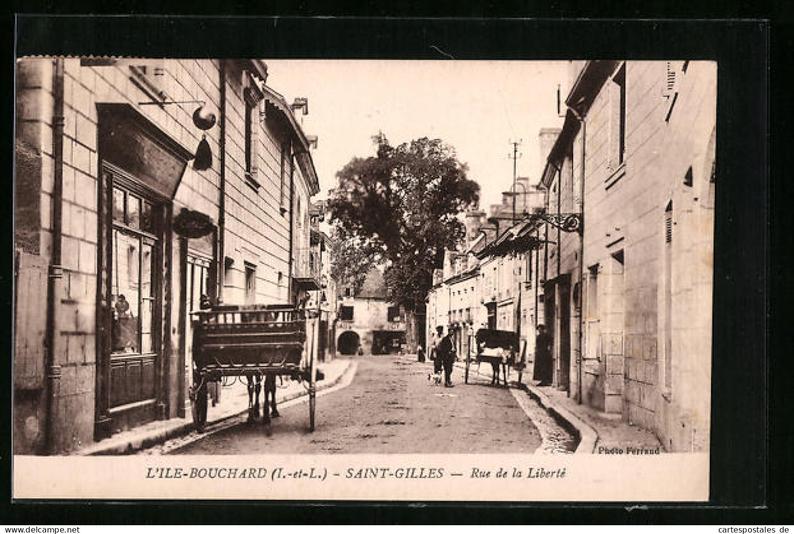 CPA L`Ile-Bouchard, Rue De La Liberté  - L'Île-Bouchard