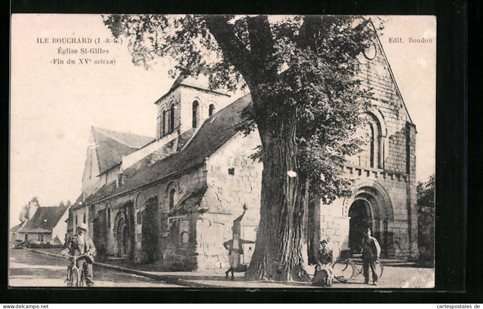 CPA L`Ile-Bouchard, Église St-Gilles  - L'Île-Bouchard