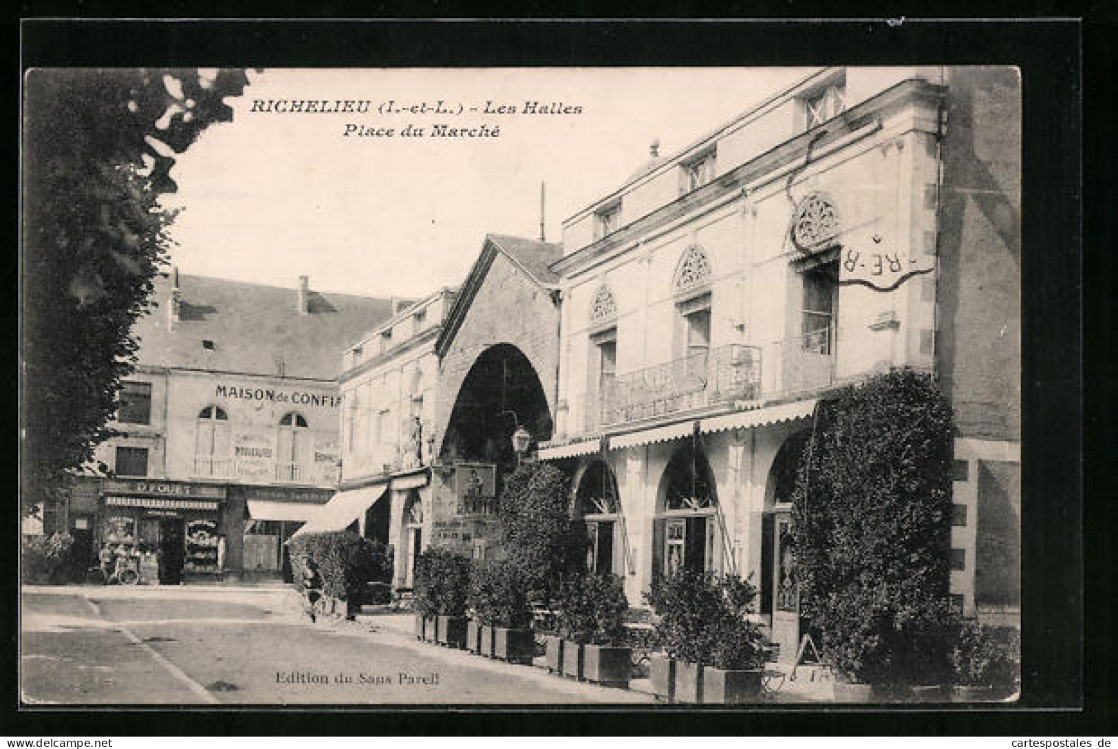 CPA Richelieu, Les Halles, Place Du Marché  - La Riche