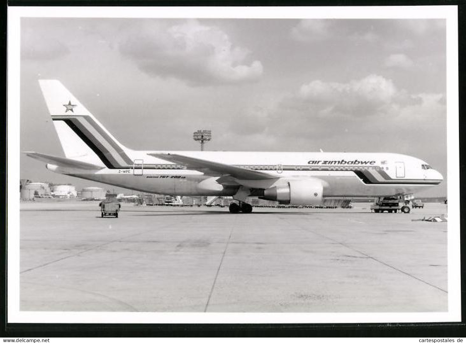 Fotografie Flugzeug - Passagierflugzeug Boeing 767 Der Air Zimbabwe  - Aviation