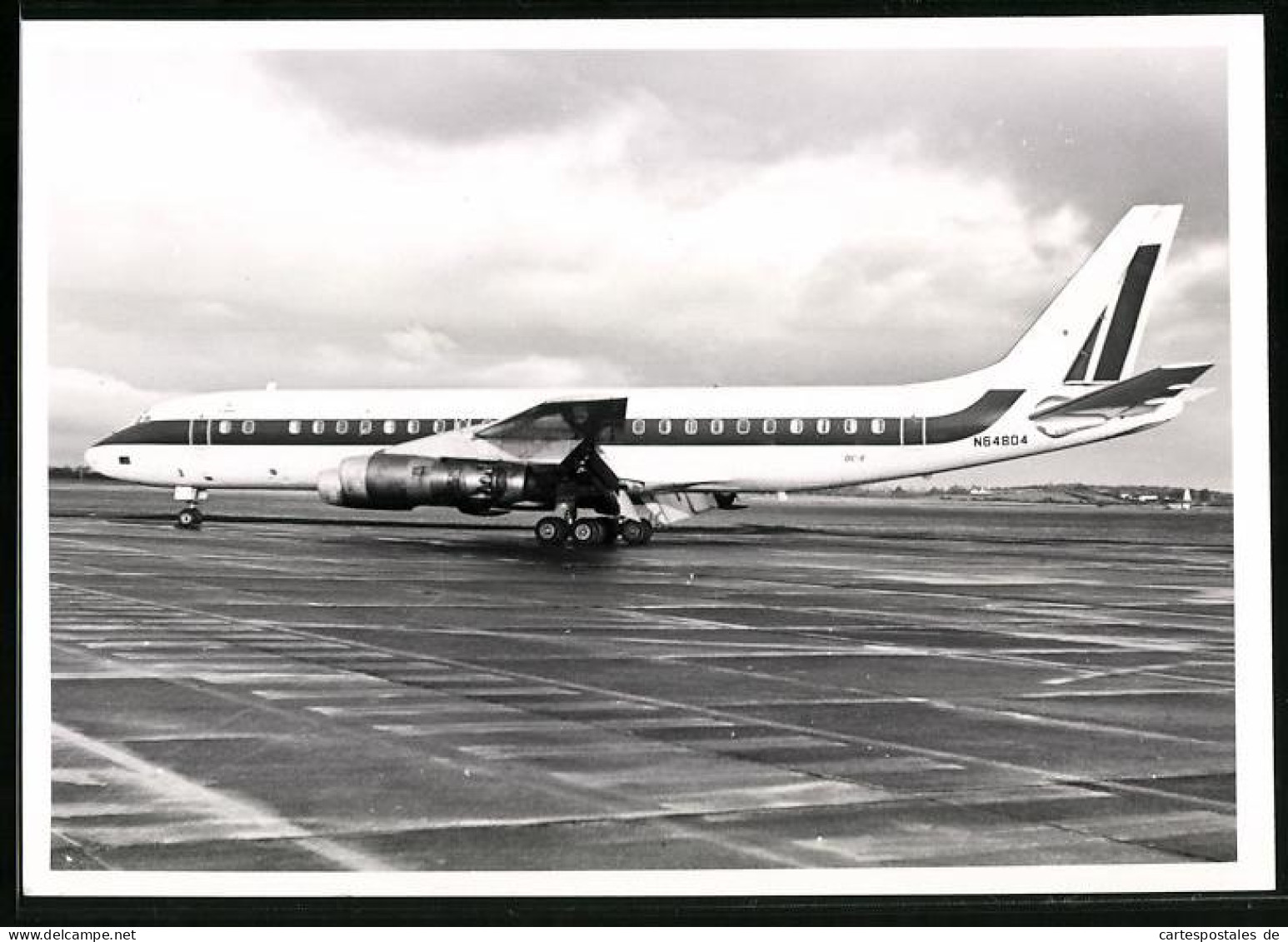 Fotografie Flugzeug - Passagierflugzeug Douglas DC-8, Kennung: N64804  - Luftfahrt