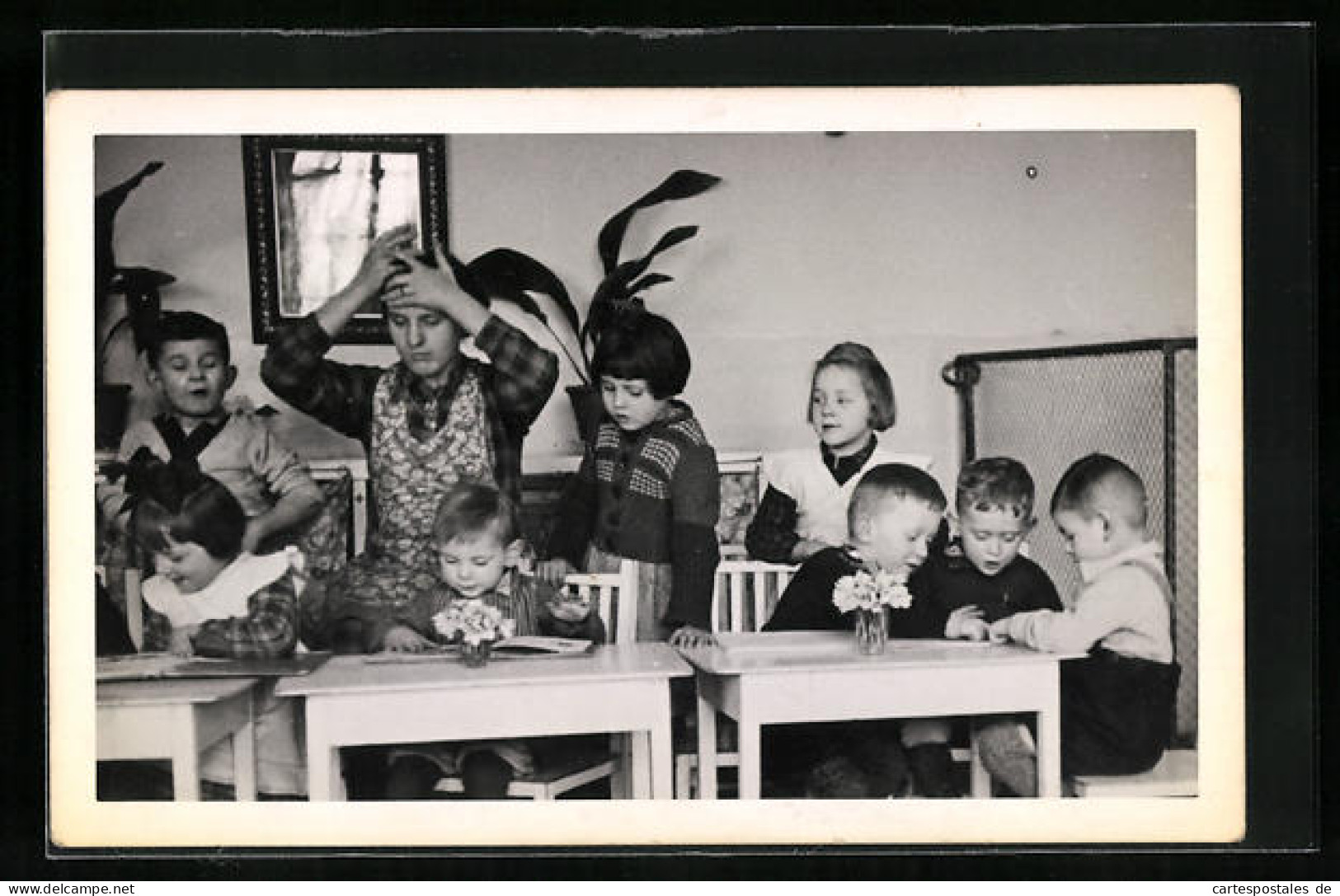 Foto-AK Frau Betreut Kinder In Der Vorschule  - Usados