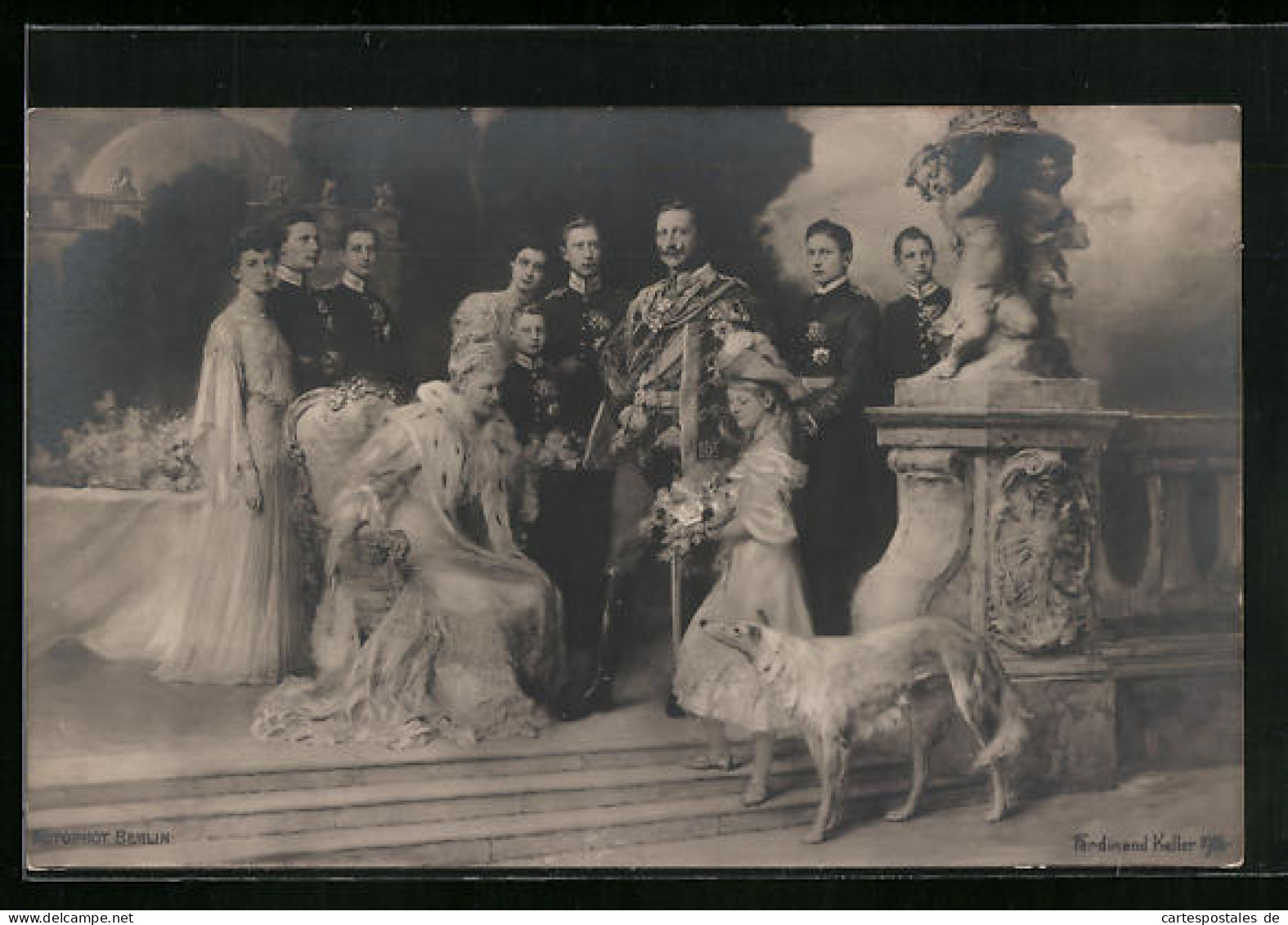 AK Kaiser Wilhelm II. In Uniform Mit Seiner Familie  - Familles Royales