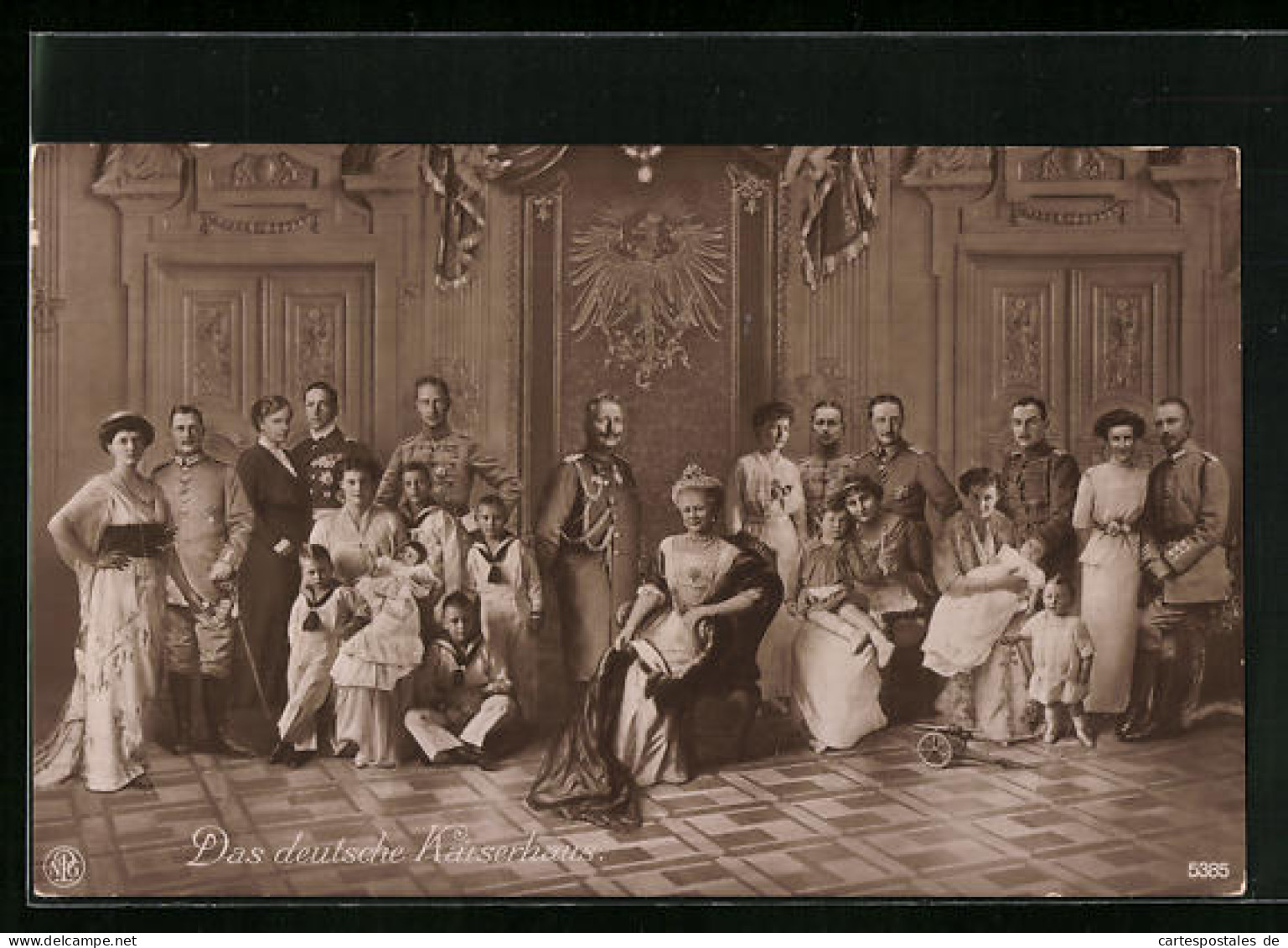 AK Das Deutsche Kaiserhaus, Kaiser Wilhelm II. Posiert Mit Seiner Familie  - Royal Families