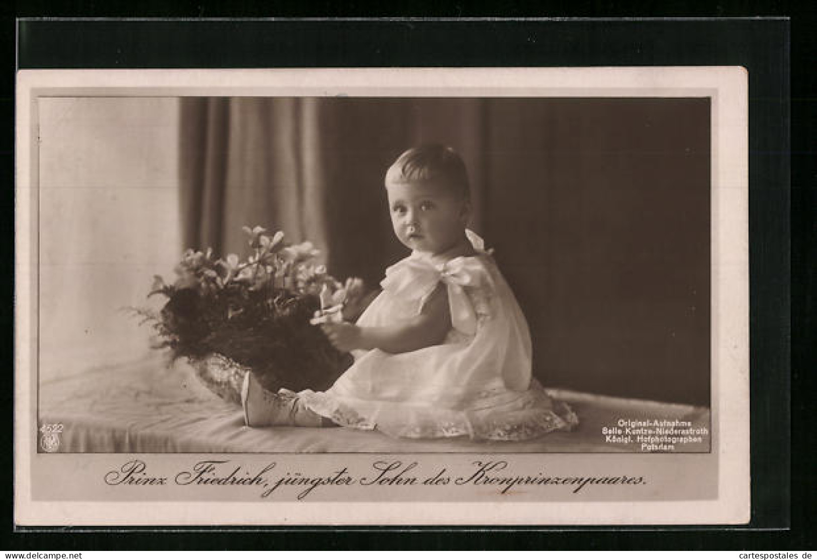 AK Prinz Friedrich Georg Mit Blumen  - Königshäuser