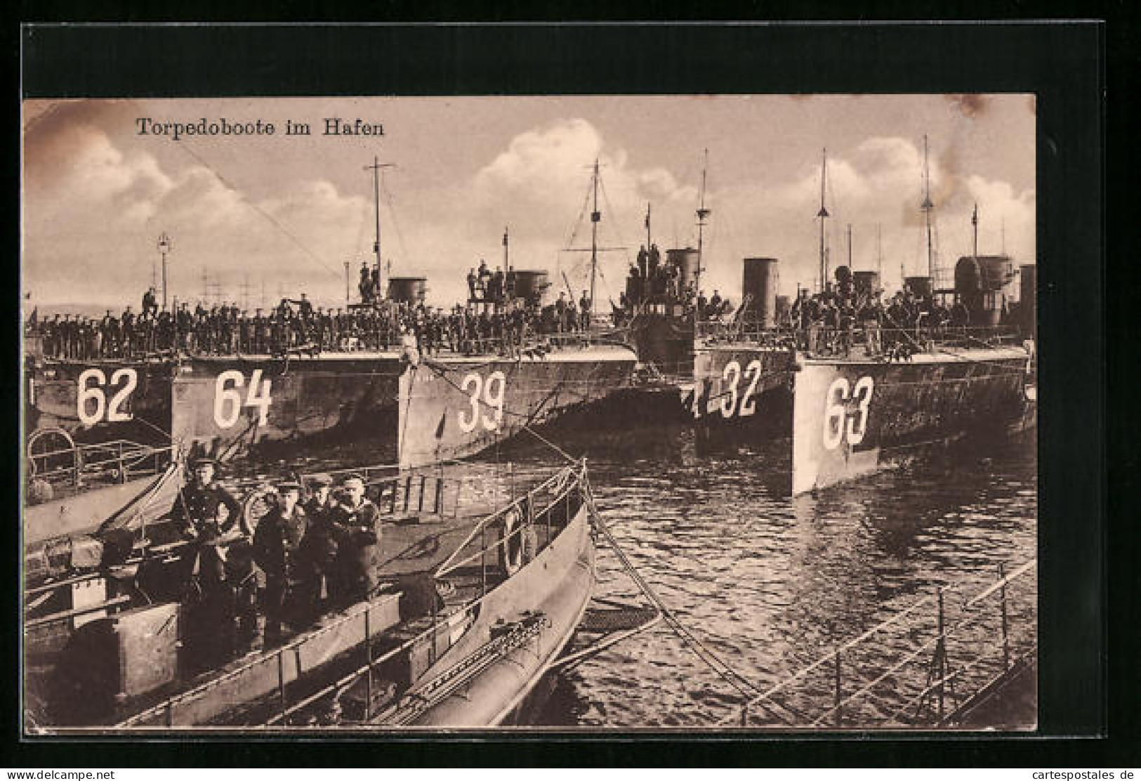 AK Bemannte Torpedoboote Im Hafen  - Guerra