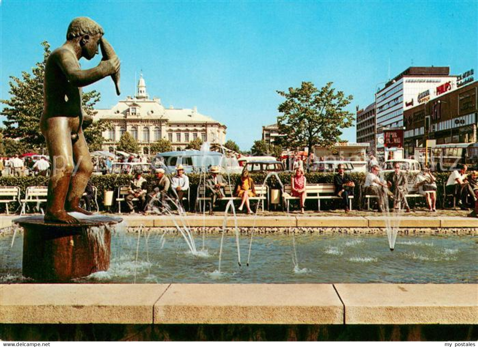 73626386 Kuopio Brothers Statue The Town Hall In The Background Kuopio - Finland