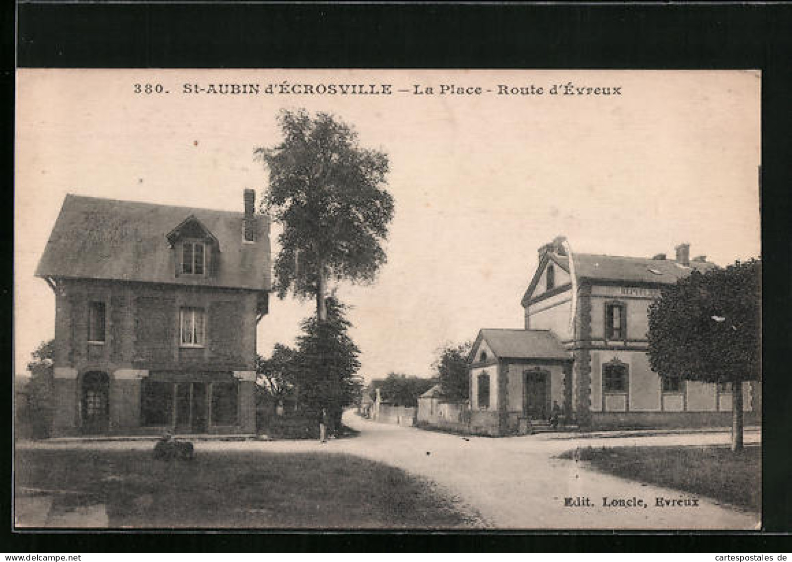 CPA Saint-Aubin-d`Ecrosville, La Place, Route D`Évreux  - Saint-Aubin-d'Ecrosville