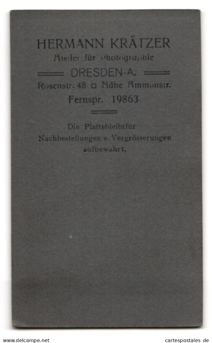 Fotografie Hermann Krätzer, Dresden-A., Rosenstr. 48, Portrait Hübsches Fräulein In Bluse Und Rock  - Personnes Anonymes