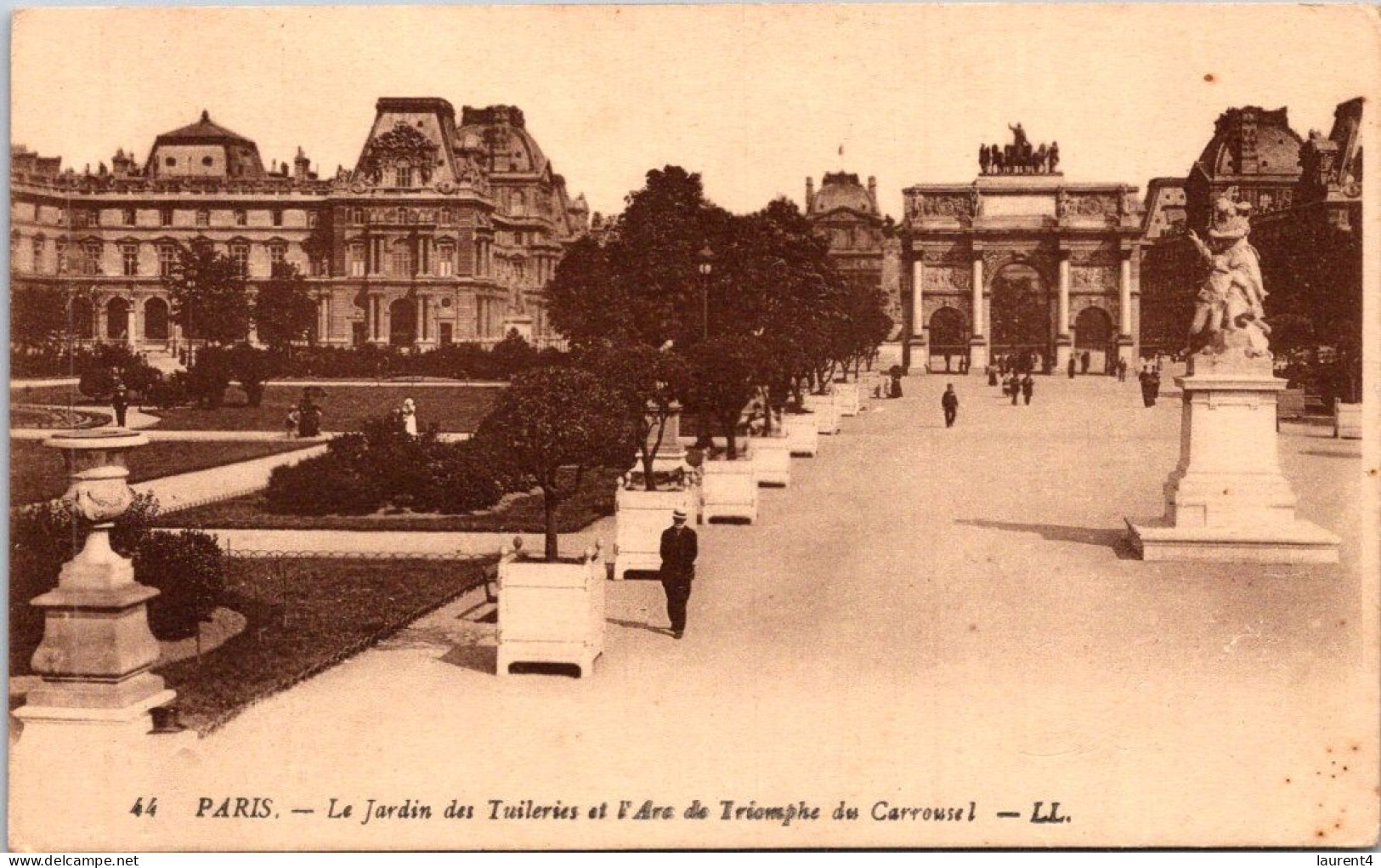 3-5-2024 (4 Z 5) VERY OLD - Sepia - France - Paris Jardin Des Tuileries - Arbres