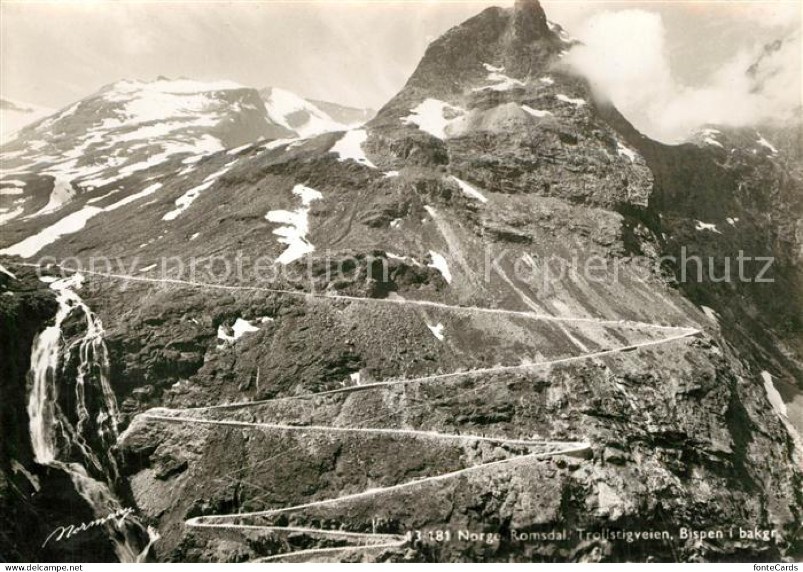 73477989 Romsdal Trolistigveien Bispen I Bakgr Gebirgspanorama Passstrasse Romsd - Norwegen