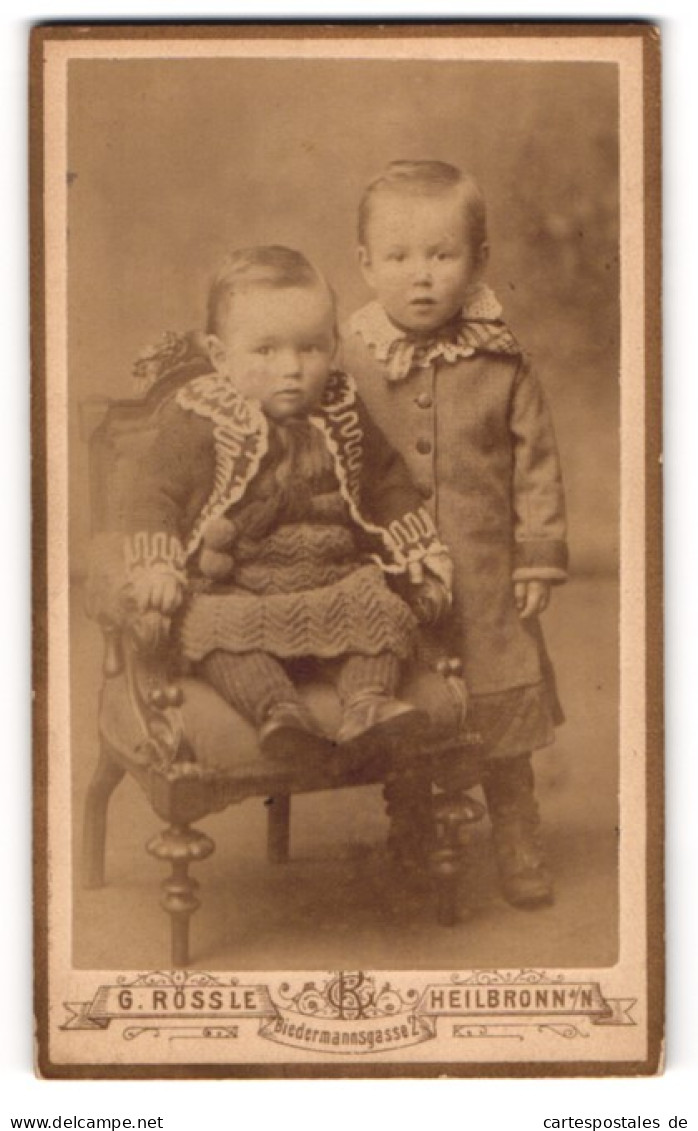 Fotografie G. Rössle, Heilbronn A. N., Biedermannsgasse 2, Zwei Jungen In Modischer Kleidung  - Anonymous Persons