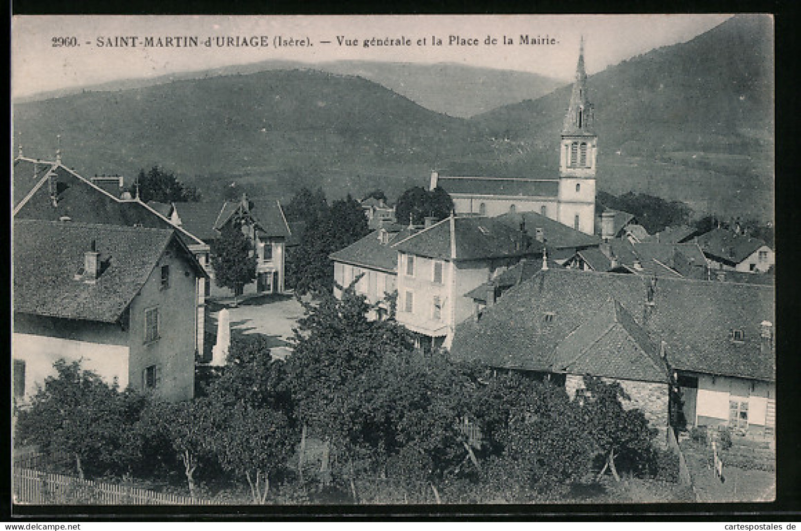 CPA Saint-Martin-d'Uriage, Vue Generale Et La Place De La Mairie  - Uriage