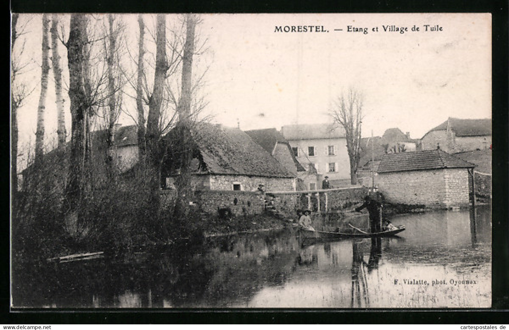 CPA Morestel, Etang Et Village De Tuile  - Morestel