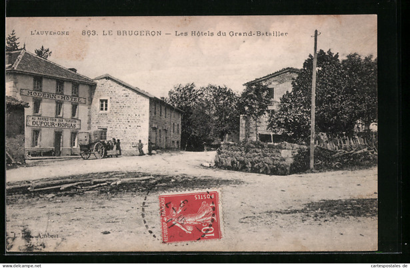 CPA Le Brugeron, L`Auvergne, Les Hôtels Du Grand-Batailler  - Auvergne Types D'Auvergne