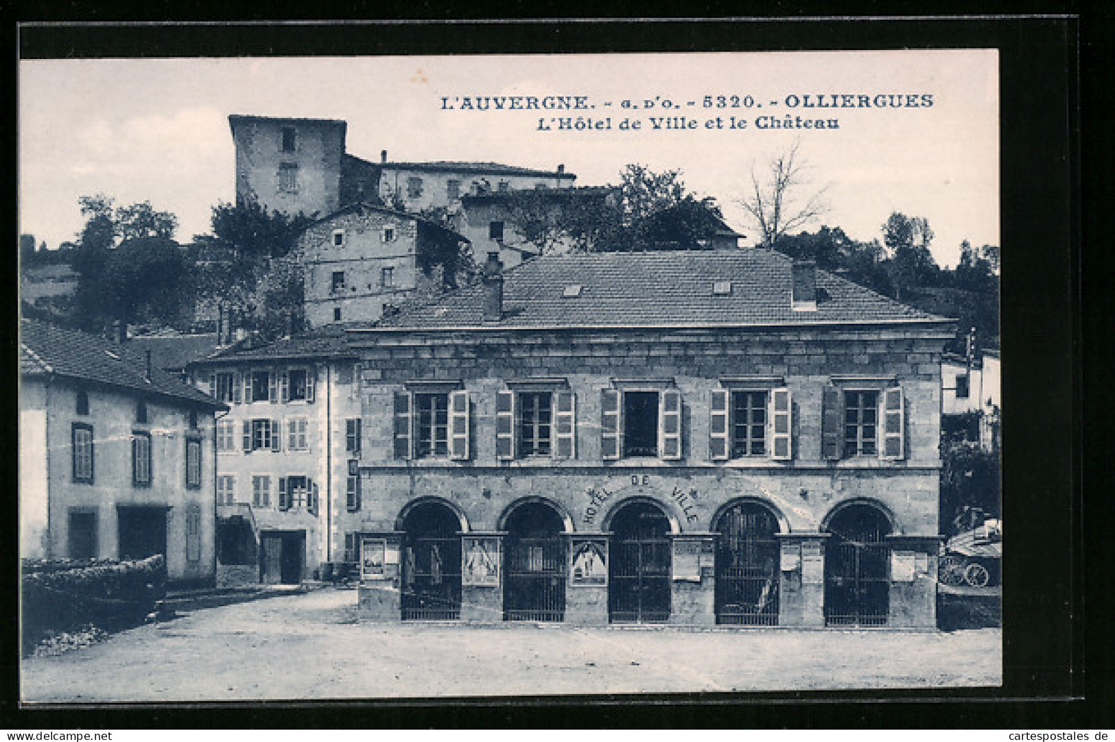 CPA Olliergues, L`Auvergne, L`Hôtel De Ville Et Le Château  - Olliergues